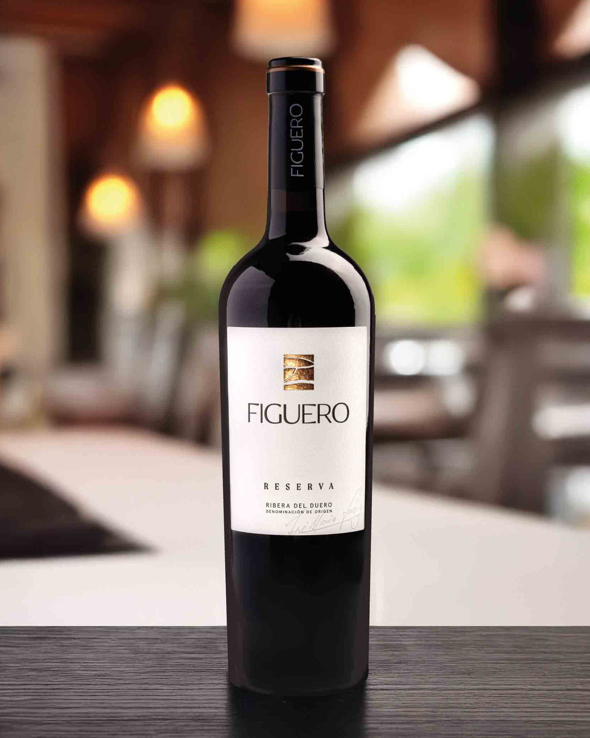 Tinto Figuero Reserva on a restaurant terrace