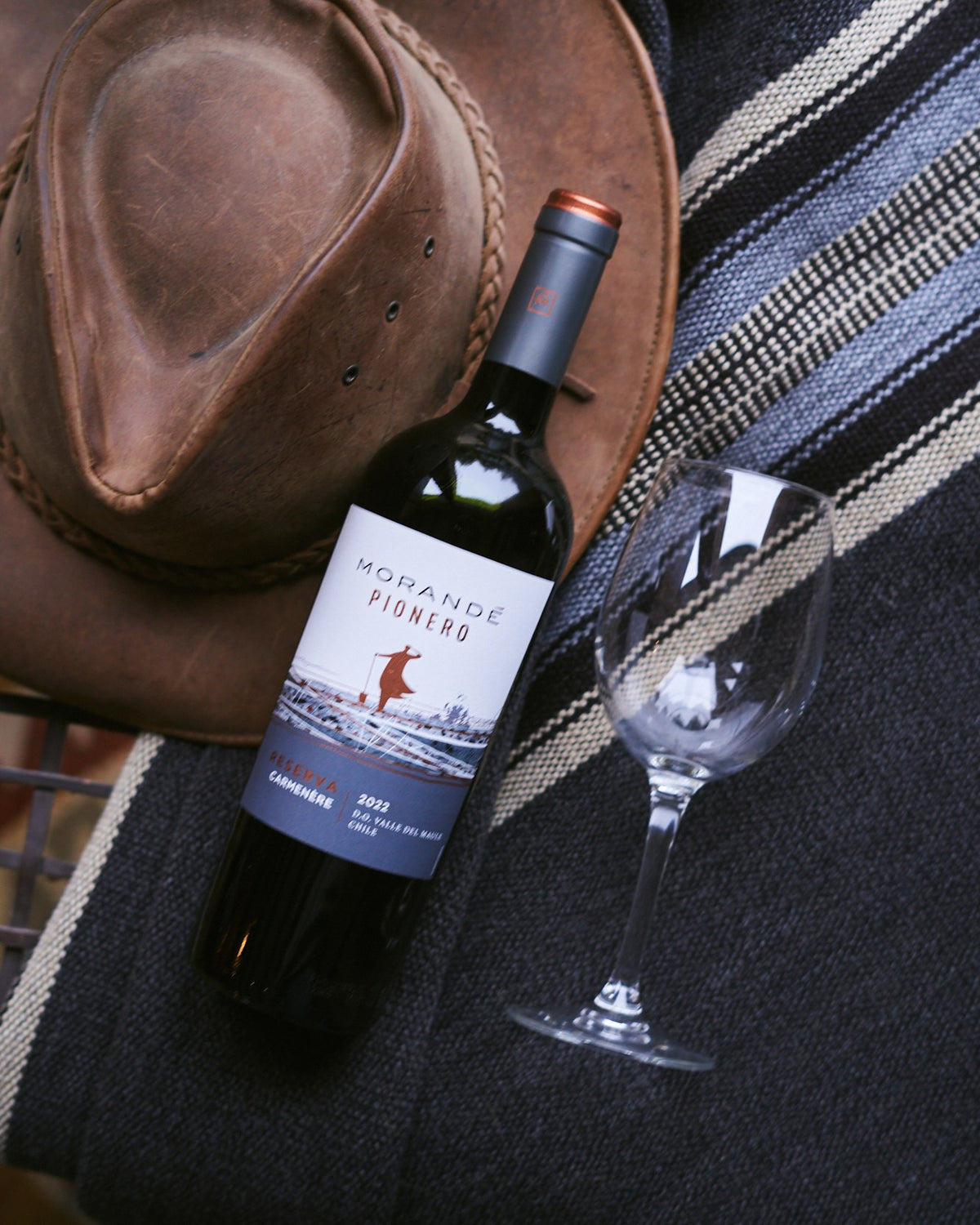 Morandé Pionero on a poncho with a glass