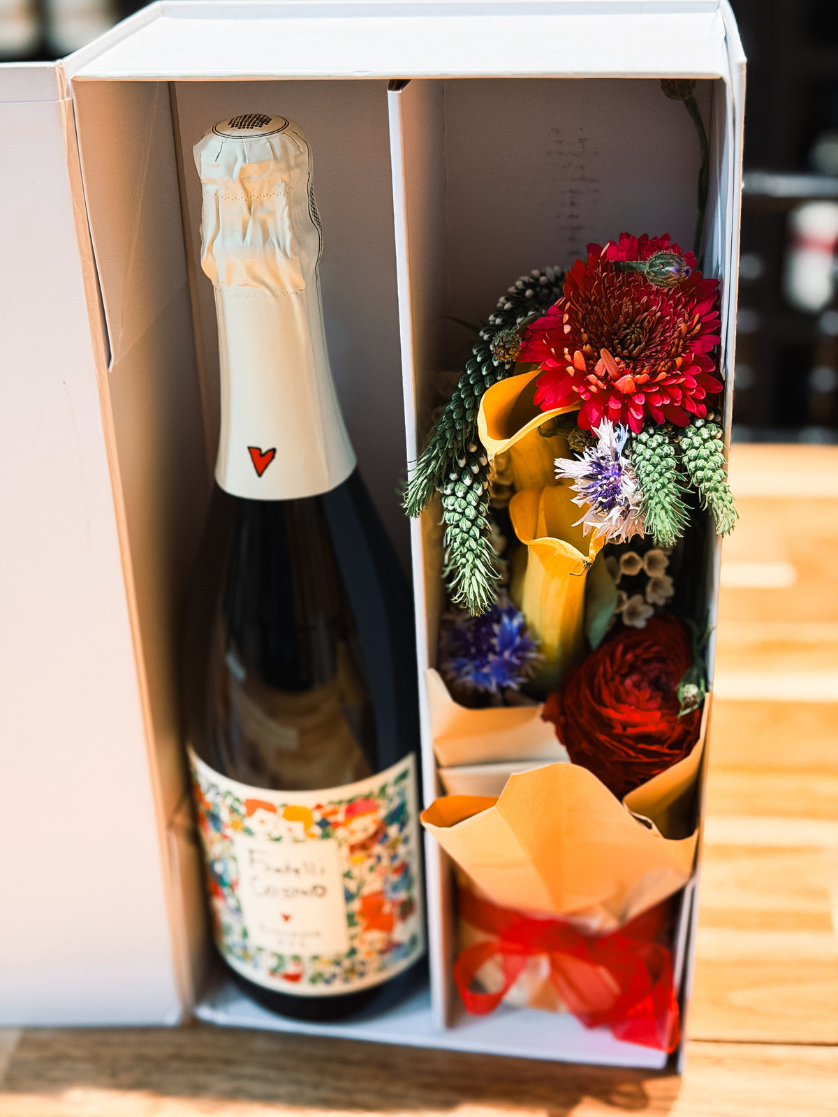 Fratelli Cosmo Prosecco & Fresh Flower Gift Set